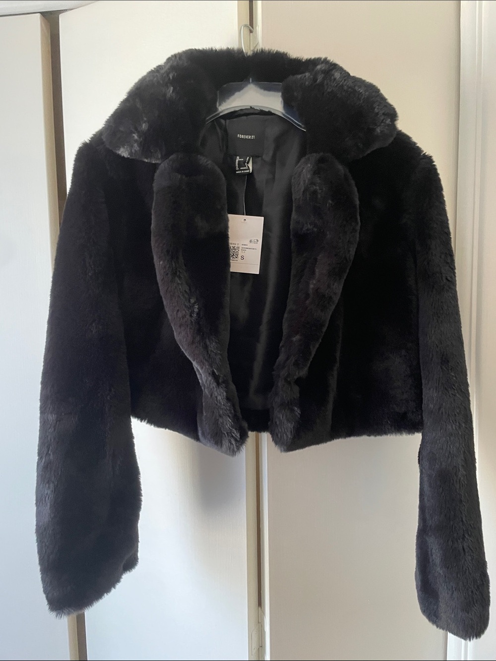Forever 21 Black Faux Fur Teddy Cropped Jacket